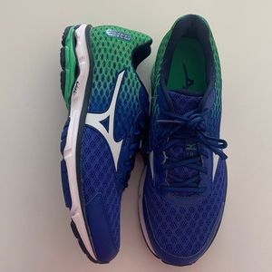 NWT Mizuno Waverunner 18 shoes men’s size 9.5